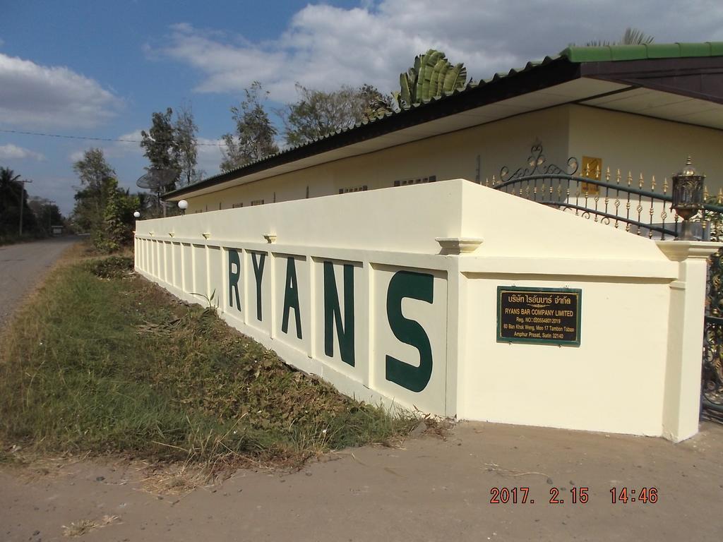 Ryans Resort Prasat Exterior foto