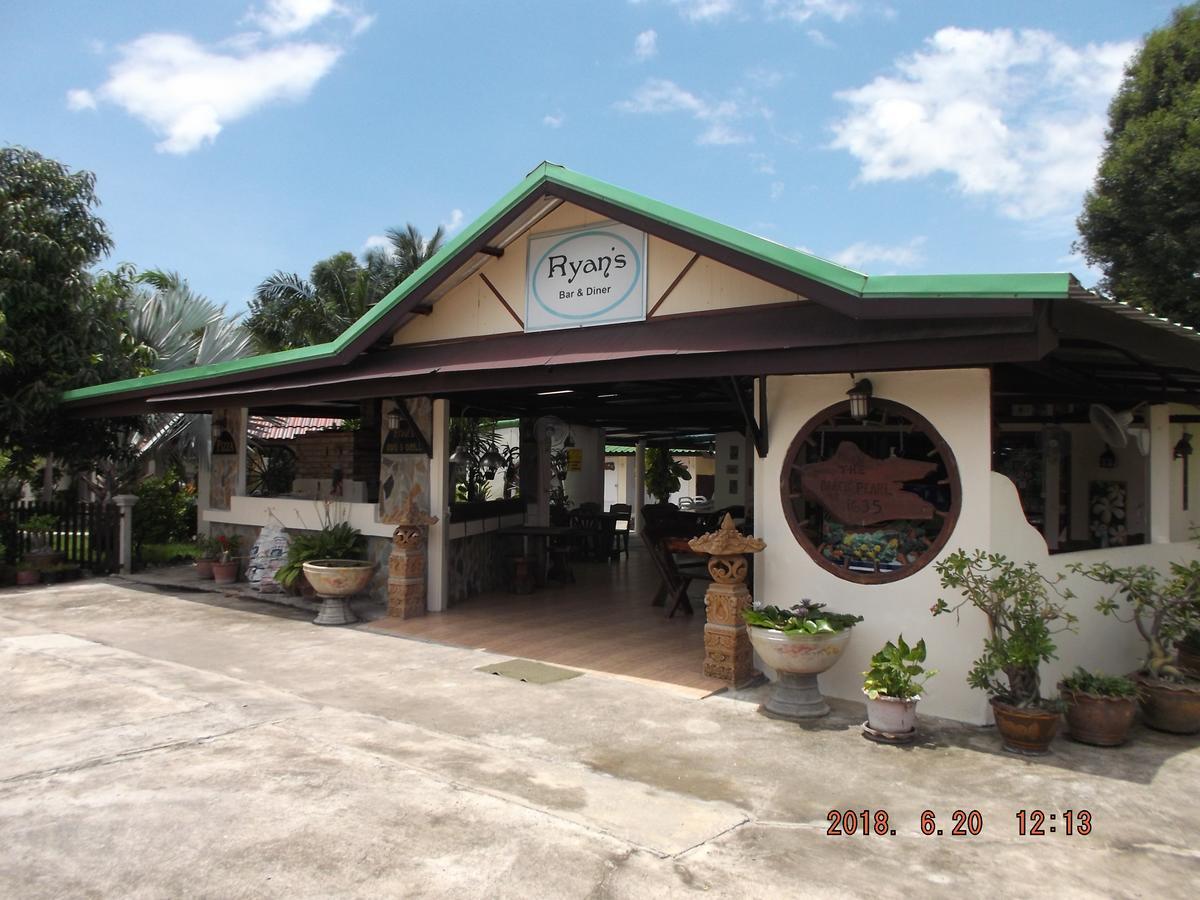 Ryans Resort Prasat Exterior foto